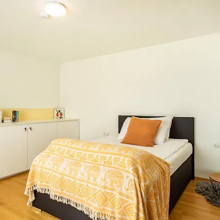 Apartment 21 *