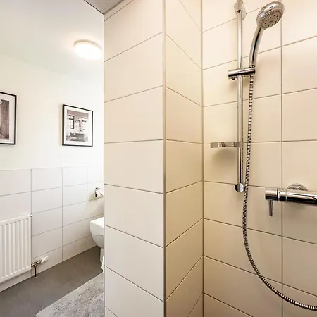 21 Apartment *